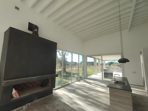 Casa En Venta - 4 Dormitorios 5 Baños - Cocheras - 990mts2 - Costa Esmeralda