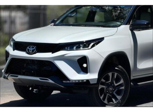 Toyota Hilux SW4 2.8 D-4D TURBO DIESEL DIAMOND 7L 4X4 AUTOMÁTICO