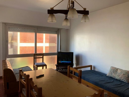 Imagen 4 de 12 de Departamento En Venta De 1 Dormitorio C/ Cochera En Gesell