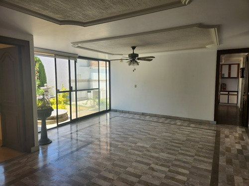 Casa En Renta En Cd. Satélite, Naucalpan, 4 Recámaras, 6 Estacionamientos