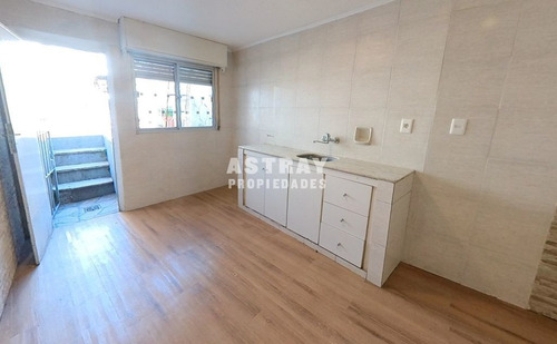 Imagen 6 de 16 de Casa En Venta De 3 Dormitorios En La Blanqueada (ref: Ast-2572)