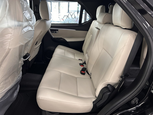 Toyota Hilux SW4 2.8 D-4D TURBO DIESEL DIAMOND 7L 4X4 AUTOMÁTICO
