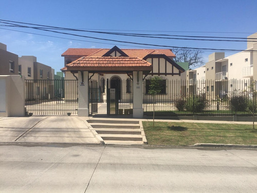 Imagen 6 de 30 de En Venta. Amplia Dupl 125m2 + Patio La Giustina Ii
