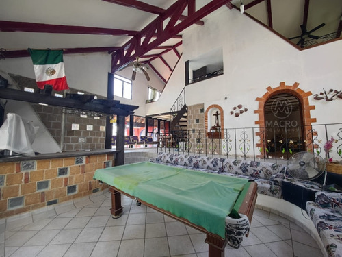 Casa En Venta En Col. Las Brisas, Temixco, Morelos Con Alberca Y Jardín.