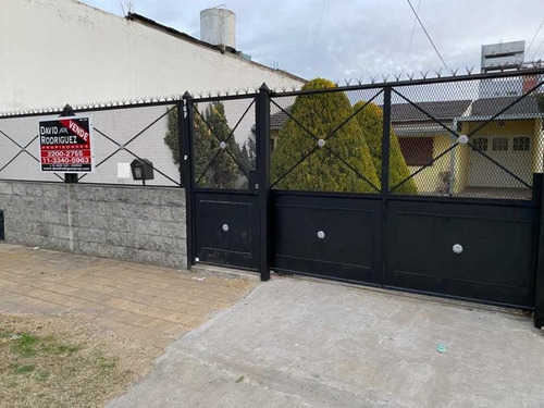 Imagen 2 de 22 de Vende Urgente - Chalet De 3 Ambientes En Venta - Moron Sur - Permuta