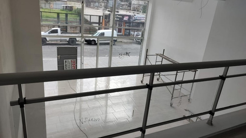 Imagen 6 de 11 de Local A Estrenar Sobre Calle Chiozza, Excelente Ubicación!.