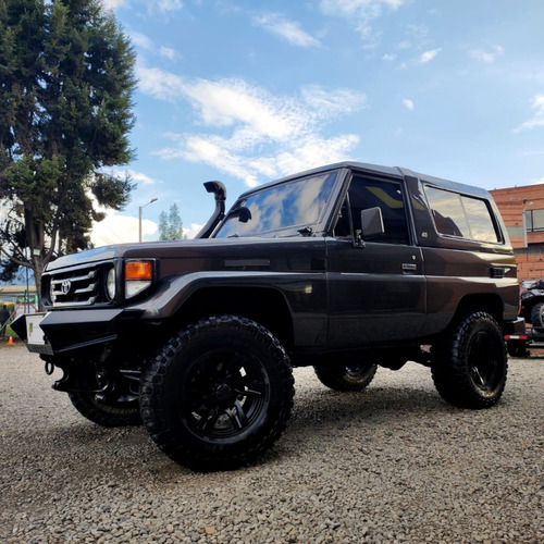 Toyota Land Cruiser FZJ-73 4.5 | TuCarro