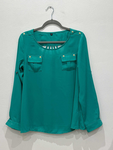 Camisa Verde Esmeralda Talle M (tachas)