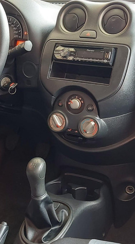 Imagem 11 de 13 de Nissan March 1.6 S Ano:2014 Prata Flex Completo