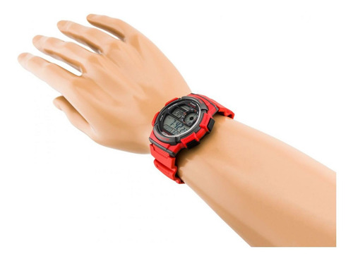 Reloj de pulsera Casio Youth Series AE-1000 de cuerpo color rojo, digital, para hombre, fondo negro, con correa de resina color rojo, dial negro, subesferas color gris, minutero/segundero negro, bisel color negro, luz ámbar y hebilla simple