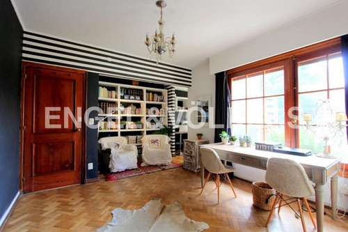 Importante Casa Con Amplio Jardín En Carrasco