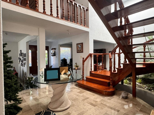 Preciosa Casa Con Seguridad En Jardines De Bellavista, Opción A 4ta Recamara En Planta Baja A Un Excelente Precio!!!