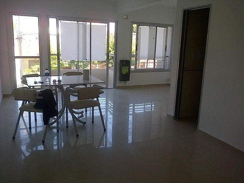 Imagen 2 de 9 de Monoambiente Divisible Al Frente En Venta Moron Sur