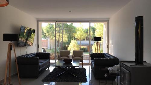 Imagen 5 de 14 de Alquiler Casa Costa Esmeralda Pileta Climatizada Solar 8 Personas