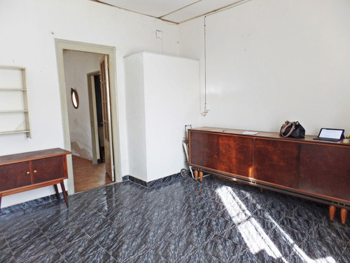 Imagen 1 de 10 de Casa De Un Dormitorio, Con Opcion A Dos, Con Patio.