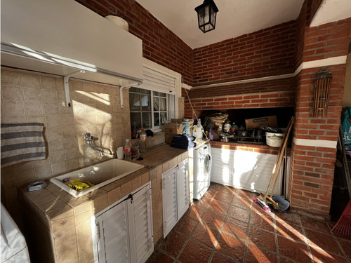Vendo Casa Con Pileta En Caseros, Entre Ríos.