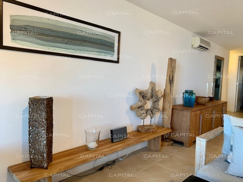 Venta De Apartamento De Dos Dormitorios Con La Mejor Vista Hacia El Atardecer, Punta Ballena- Ref: 30673