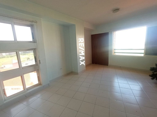 Imagen 15 de 20 de Apartamento Con Vista Al Mar En Urbanización Costa Azul, Isla De Margarita