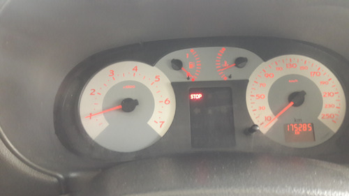 Renault Clio Sedan 1.6 16v Privilège Hi-flex 4p