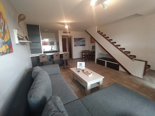 Imagen 3 de 14 de Town House Remodelado Con Hermosa Vista Al Mar