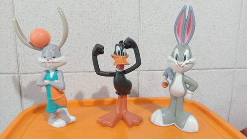 Muñecos 1 Pato Lucas Y 2 Bugs Bunny. De Mc Donals. Año 2012.