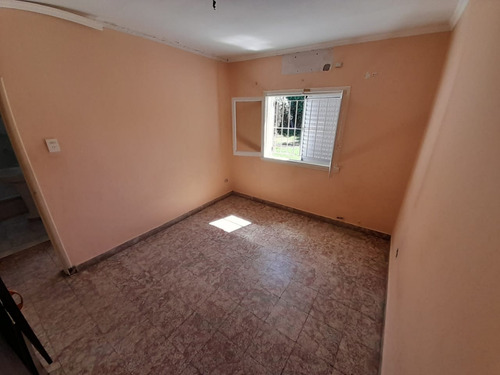 Casa Con Amplio Jardín