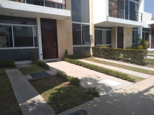 Casa En Renta Residencial Soberna  A 1 Min De Libramiento Y 