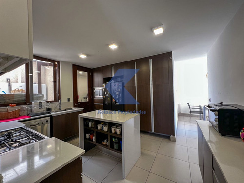 Casa En Arriendo De 4 Dorm Más Estar En Lo Barnechea