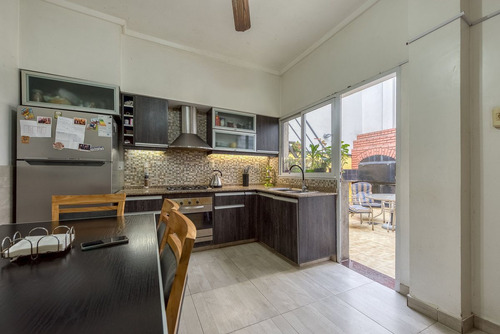 Venta Casa 5 Dormitorios En Boedo Cochera Patio