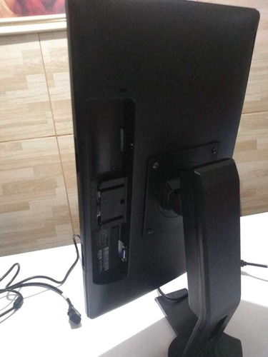 Monitor Dell 19 Polegadas Led, Vga, Pedestal Giratório (Usado)