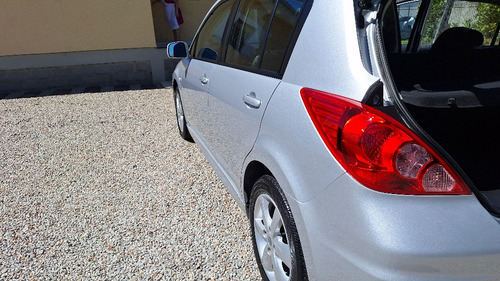 Nissan Tiida 1.8 Sl Flex 5p