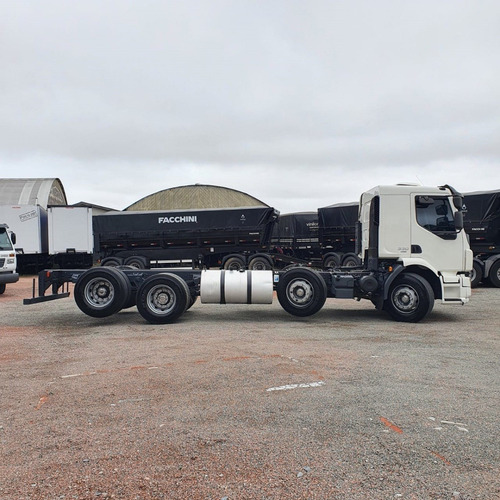 Imagem 6 de 14 de Caminhão Bitruck 8x2 Volvo Automatico Ishift Vm 330 Rs