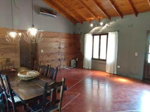 Casa En Venta - 3 Dormitorios 2 Baños 2 Cocheras - 4392 Mts2 - Abasto