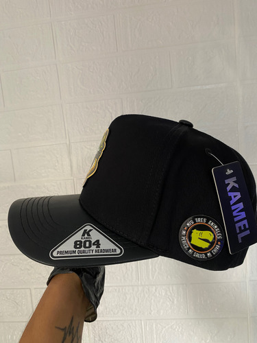Gorra Mi Perico Mis 3 Animales Placa A Color Kamel 804 Negro Ajustable