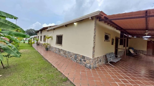 Cf Casa En La Colonia Chirgua 45 Min De Valencia. 1300 Mts2