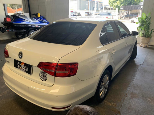Imagem 4 de 16 de Volkswagen Jetta 2015 2.0 Comfortline Flex Aut 4p