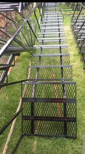 2. Escalera De Hierro Y Malla Con Descanso (0.60 De Ancho)
