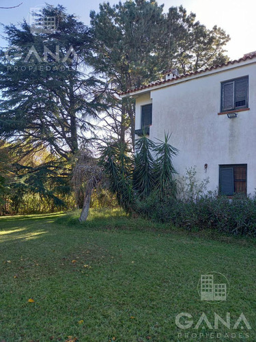 Venta Oliveros , Importante Propiedad En Lote De 17.761 M2, 3 Dormitorios, Pileta, Parrillero. 2 Garage.