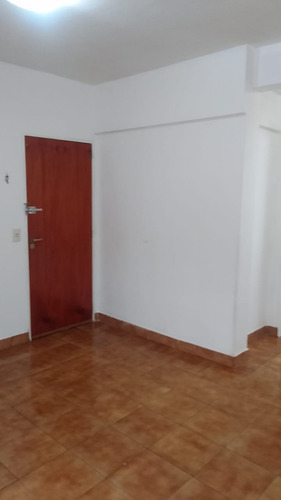 Coqueto, Luminoso Y Muy Comodo 2 Ambientes Interno En Lanus