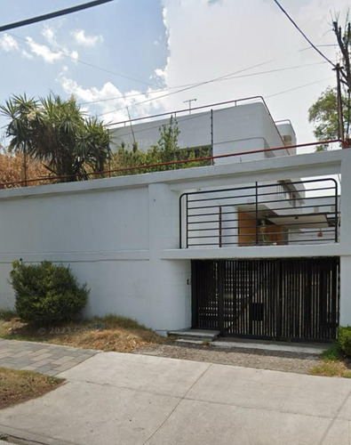 Casa Con Uso De Suelo Para Oficinas 839 M2 En Las Lomas De Chapultepec.
