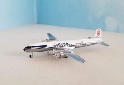 Miniatura Avião Aeroclassics 1:400 Lacsa Douglas Dc-6b