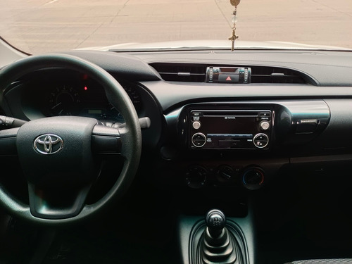 Imagen 7 de 15 de Toyota Hilux 2018 2.7 Cabina Doble Sr Mt