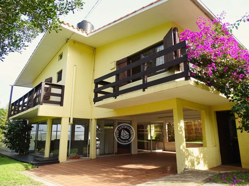 Casa Con Piscina Climatizada - Invierno No Habilitada La Piscina