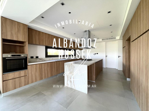 Casa En Venta A La Laguna - 5 Dorm. En Suite - En Golf Club, Nordelta, Tigre