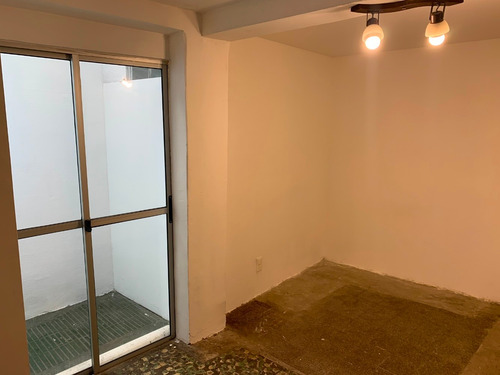 Alquiler Monoambiente Reducto Con Patio Sin G.c Ideal. P.b