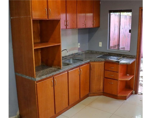 Vendo Casa Con Amplio Patio Y Salón Comercial En Hohenau, A 2 Cuadras De La Ruta Sexta.