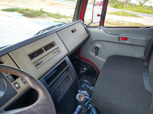 Imagem 12 de 14 de Mercedinha 710 Plus 2004
