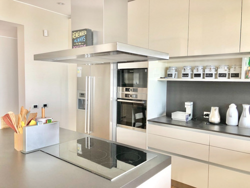 Maravillosa Y Fina Casa En Primera Línea En Venta