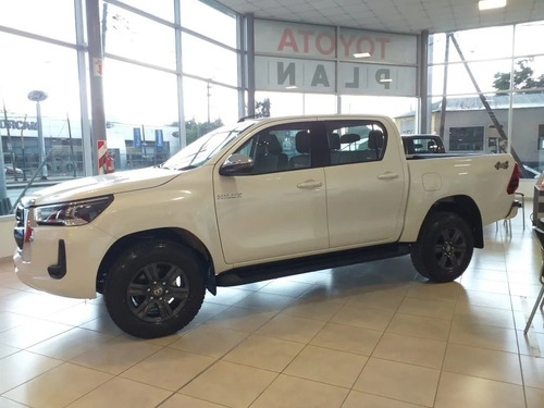 Imagen 3 de 14 de Toyota Hilux 2.8 D/c Srv 177cv At