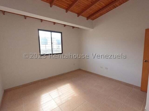 Erika Armeya Vende, Casa En La Urbanizacion Parque Choroni, Avenida Intercomunal De Cabudare Flex 25-4180